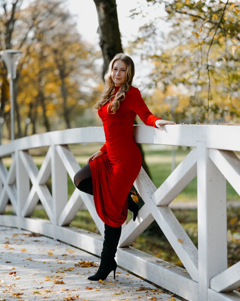 sesja kobieca plenerowa jesienna w parku magia kolorów naturalnie piekna jesieniara8